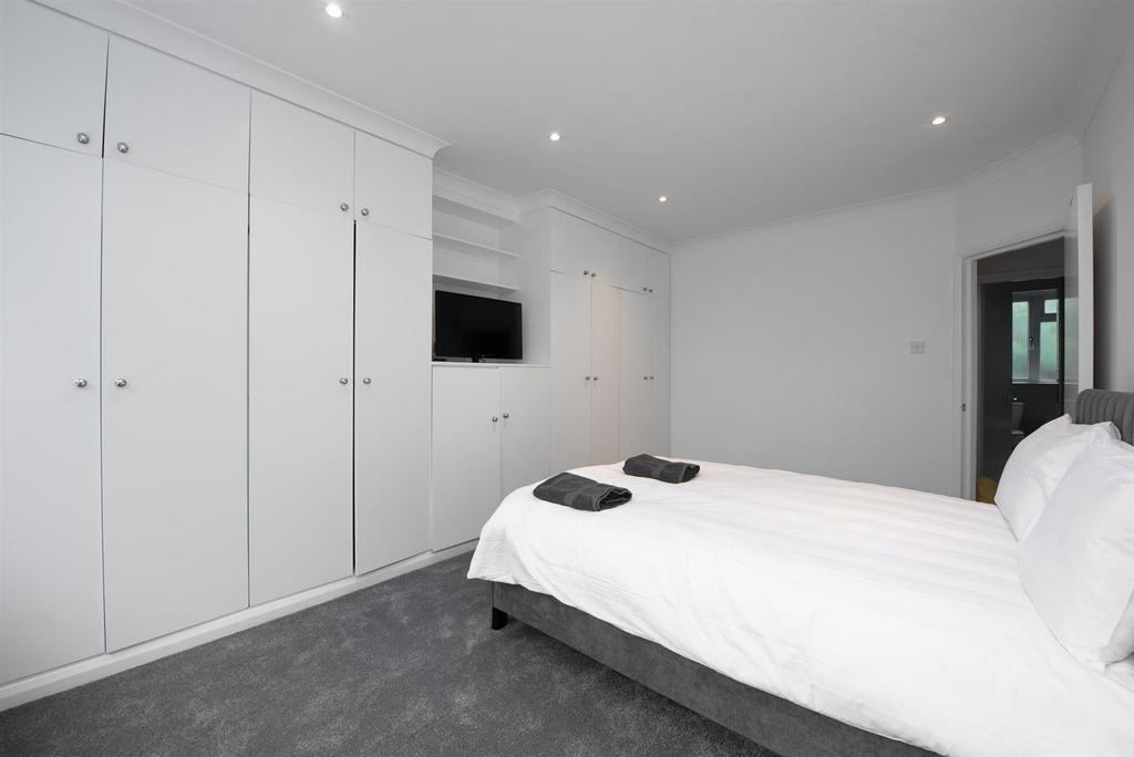 Principal bedroom 2 -BC..JPG