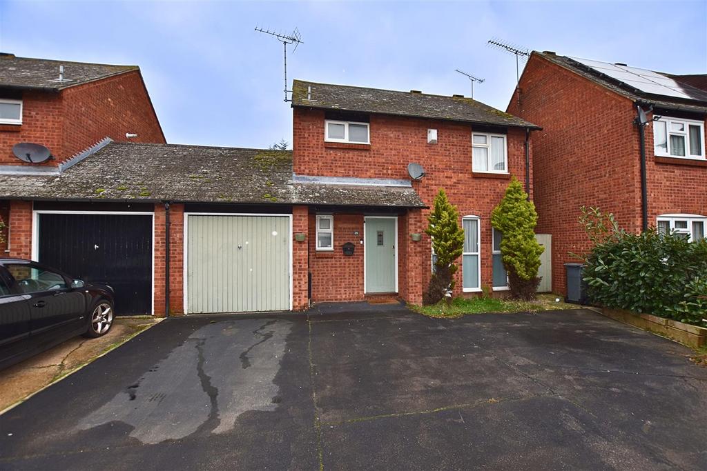 Crouch Beck, South Woodham Ferrers 4 bed link detached house for sale