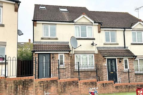 4 bedroom semi-detached house to rent, Faller Fields, Lydney