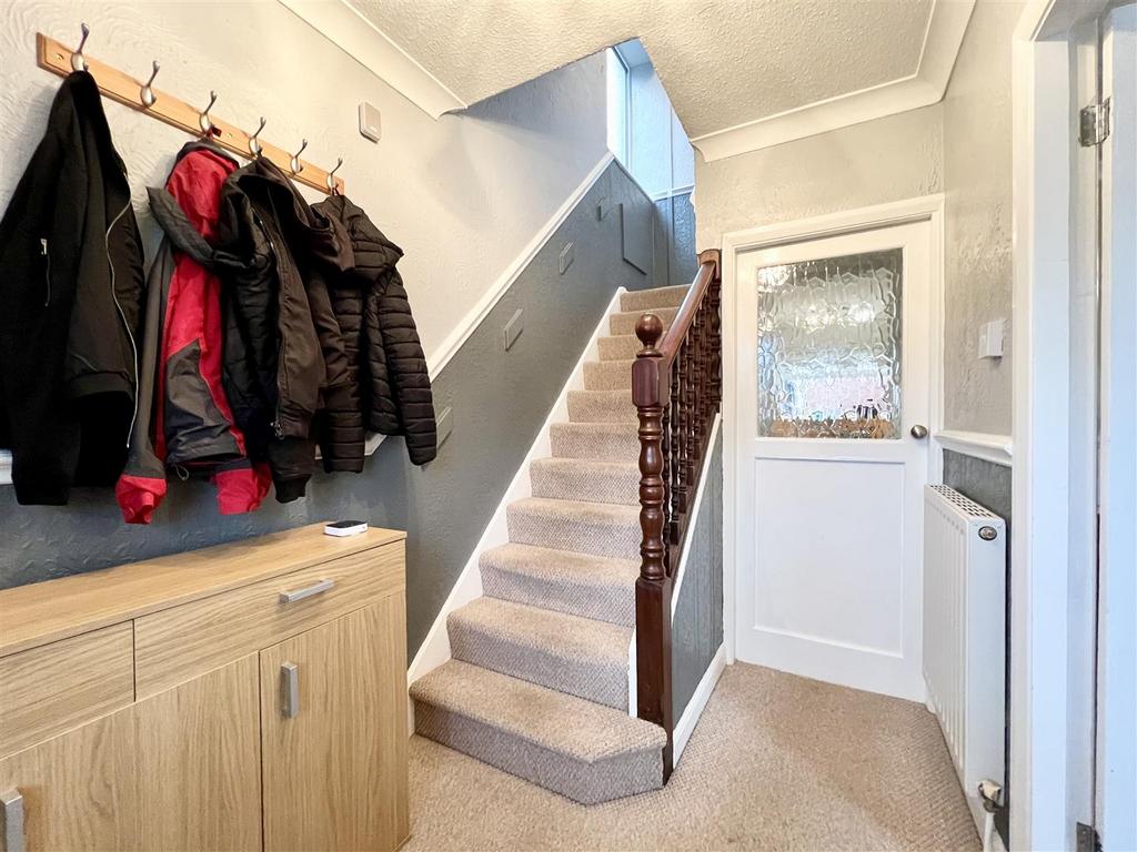 Eagle Close, Rowley Regis 3 bed end of terrace house for sale £200,000
