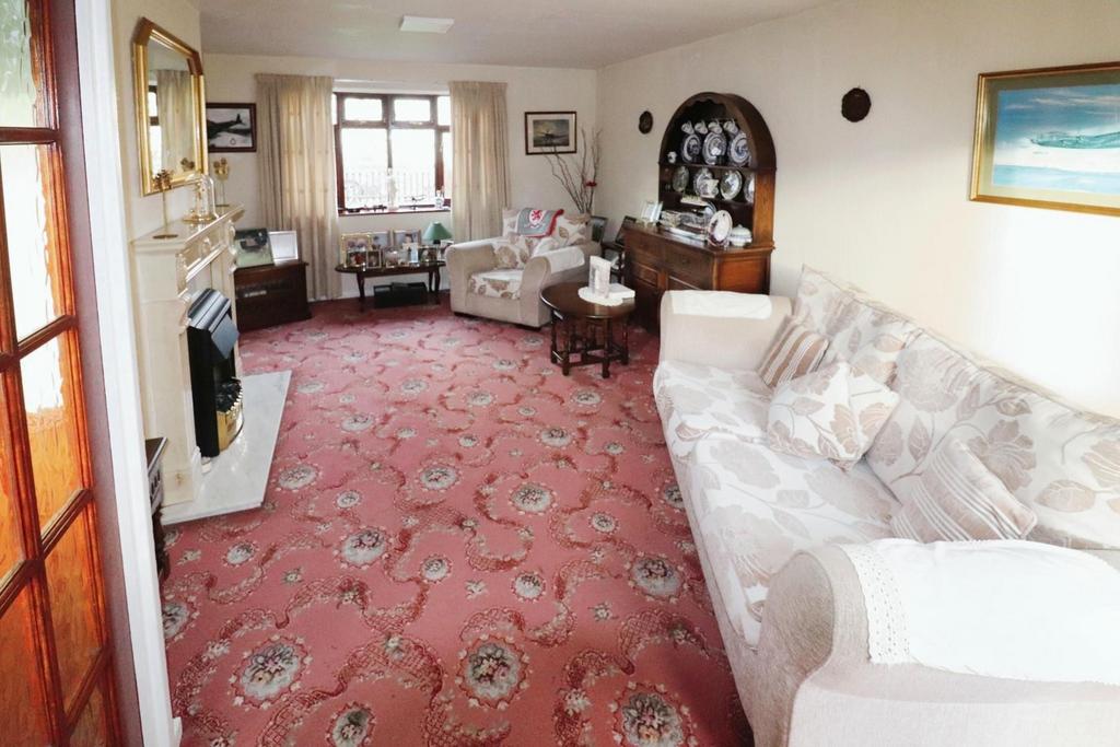 Whitburn Road, Bedworth 3 bed semidetached house for sale £180,000