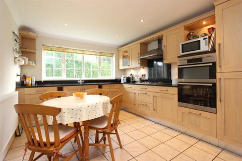 4 bedroom detached house for sale, Brighton Road, Banstead