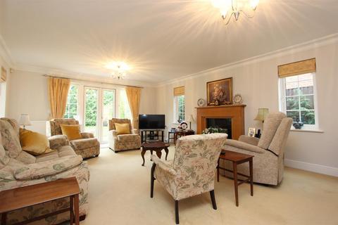 4 bedroom detached house for sale, Brighton Road, Banstead