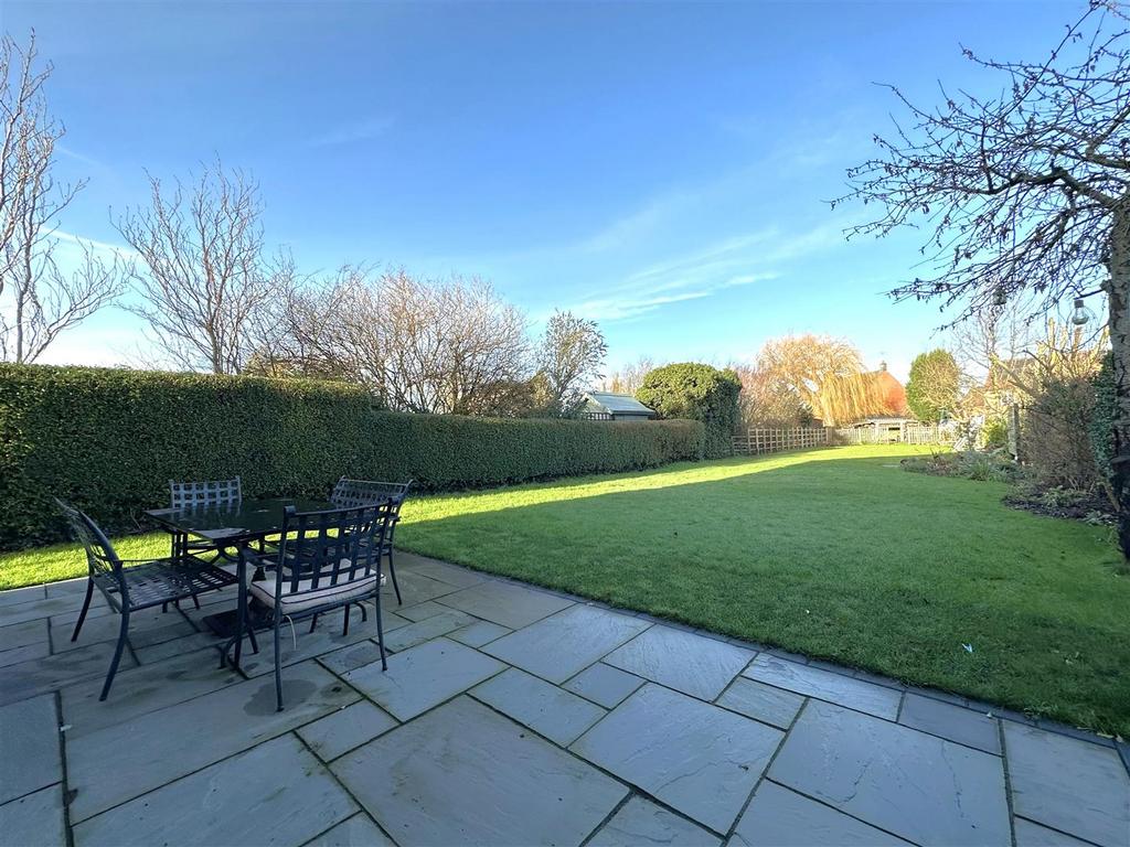 Beacon Hill Road, Newark 5 bed detached house for sale £475,000