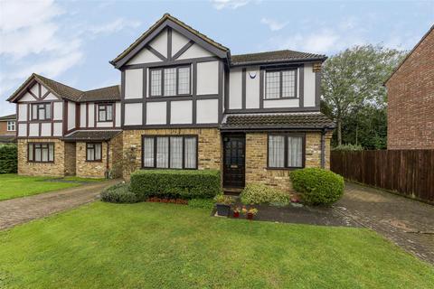 5 Balmoral Close, Park Street, St Albans, AL2 2AF