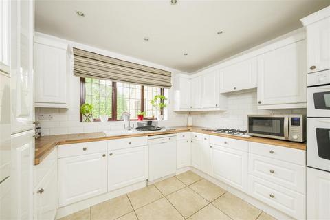 5 Balmoral Close, Park Street, St Albans, AL2 2AF