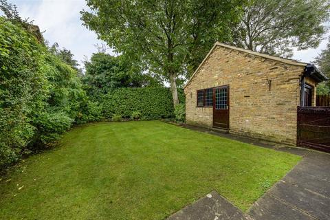 5 Balmoral Close, Park Street, St Albans, AL2 2AF