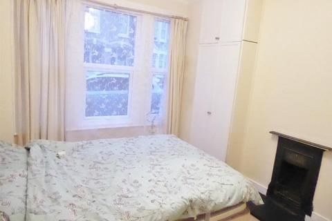 2 bedroom maisonette to rent, Tynemouth Road, Tooting Borders, CR4