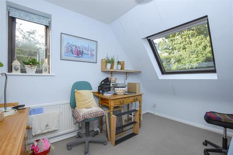 26 Old Orchard, Park Street, St Albans, AL2 2QB