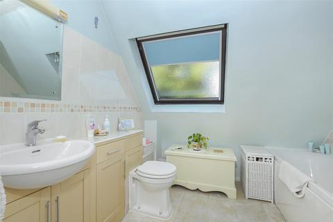 26 Old Orchard, Park Street, St Albans, AL2 2QB