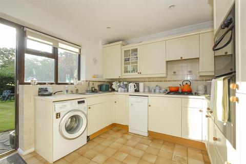 26 Old Orchard, Park Street, St Albans, AL2 2QB