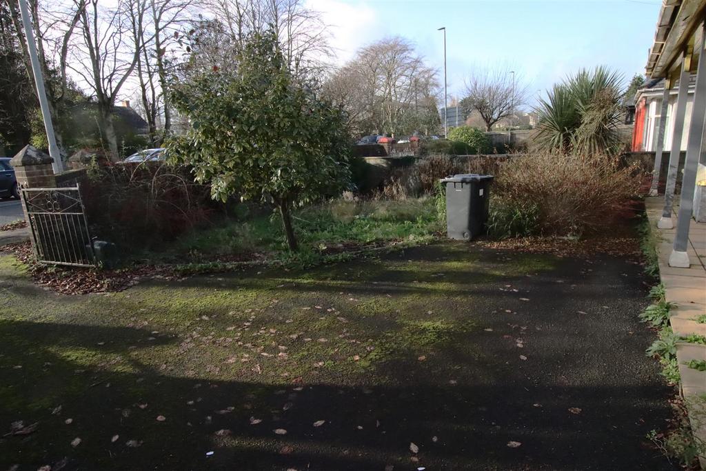 Braunton Road, Barnstaple EX31 3 bed detached bungalow for sale £240,000