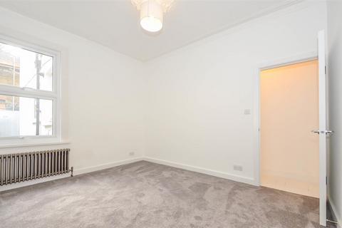 2 bedroom apartment to rent, Pall Mall, Essex SS9