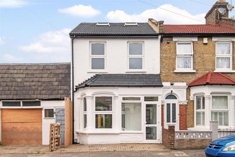 3 bedroom house for sale, Daventry Avenue, London