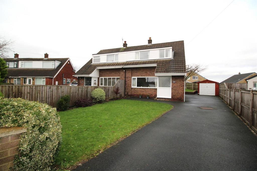 Greenacre Drive, Bradford BD12 3 bed semidetached house for sale £