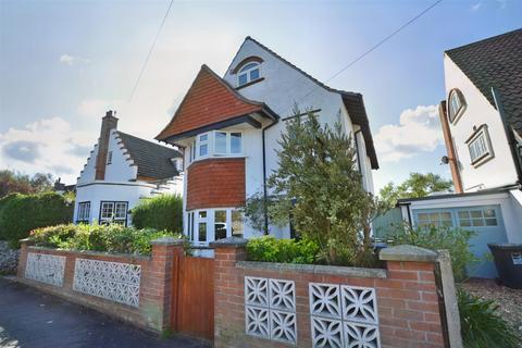 5 bedroom detached house for sale, Avenue South, Sheringham