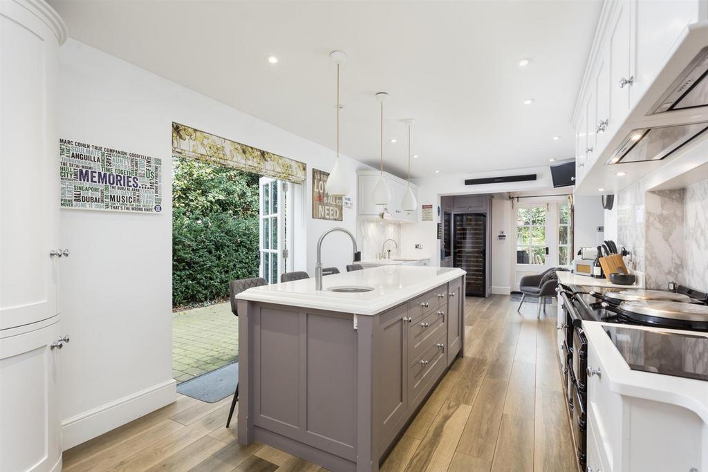 Kitchen / Dining Room