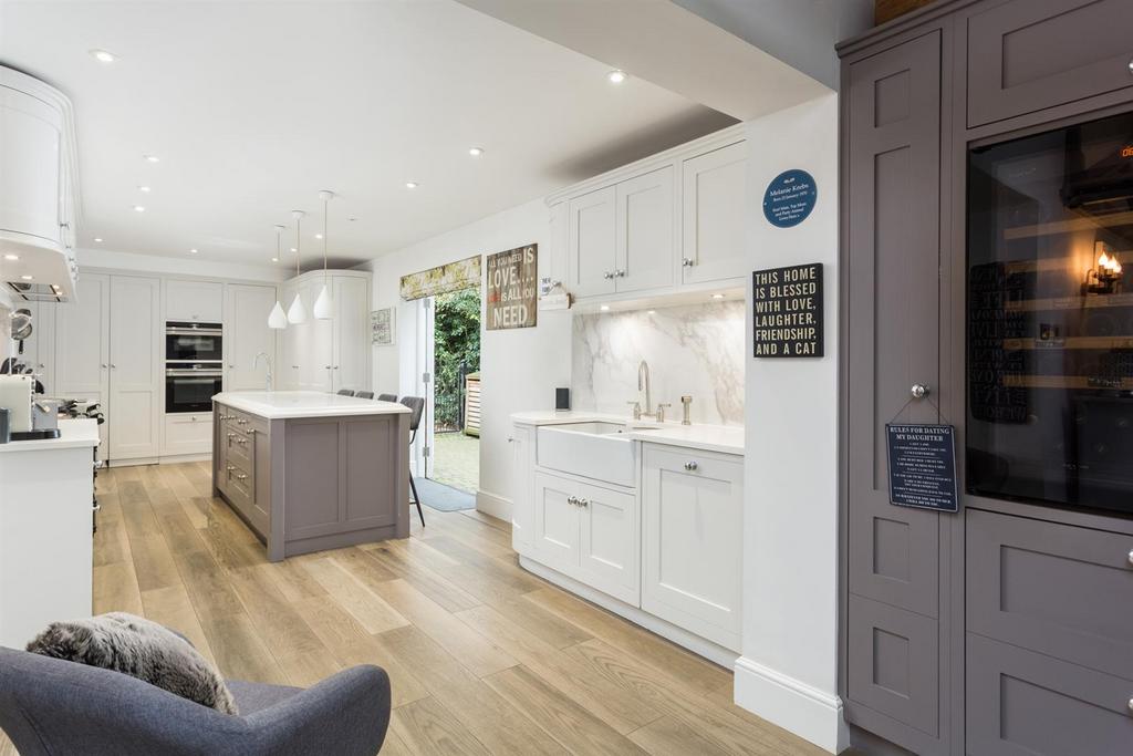 Kitchen /Dining Room