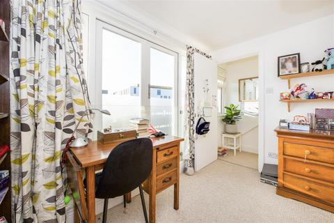 21 Egerton Road, Twickenham, TW2 7SL