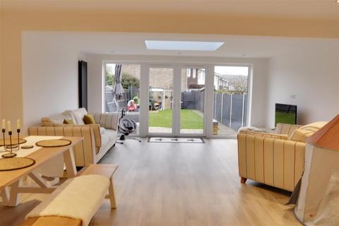 59 Buckingham Road, Tring, HP23 4HF