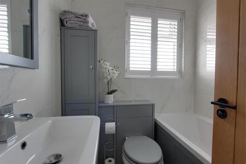 59 Buckingham Road, Tring, HP23 4HF