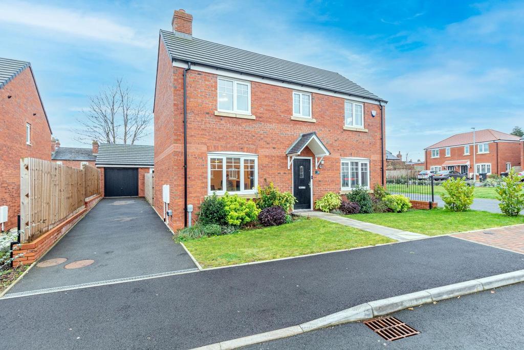 Longlands Avenue, Stourbridge, DY8 3TU 4 bed detached house for sale
