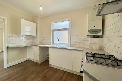 3 bedroom apartment to rent - High Street, Sutton SM1