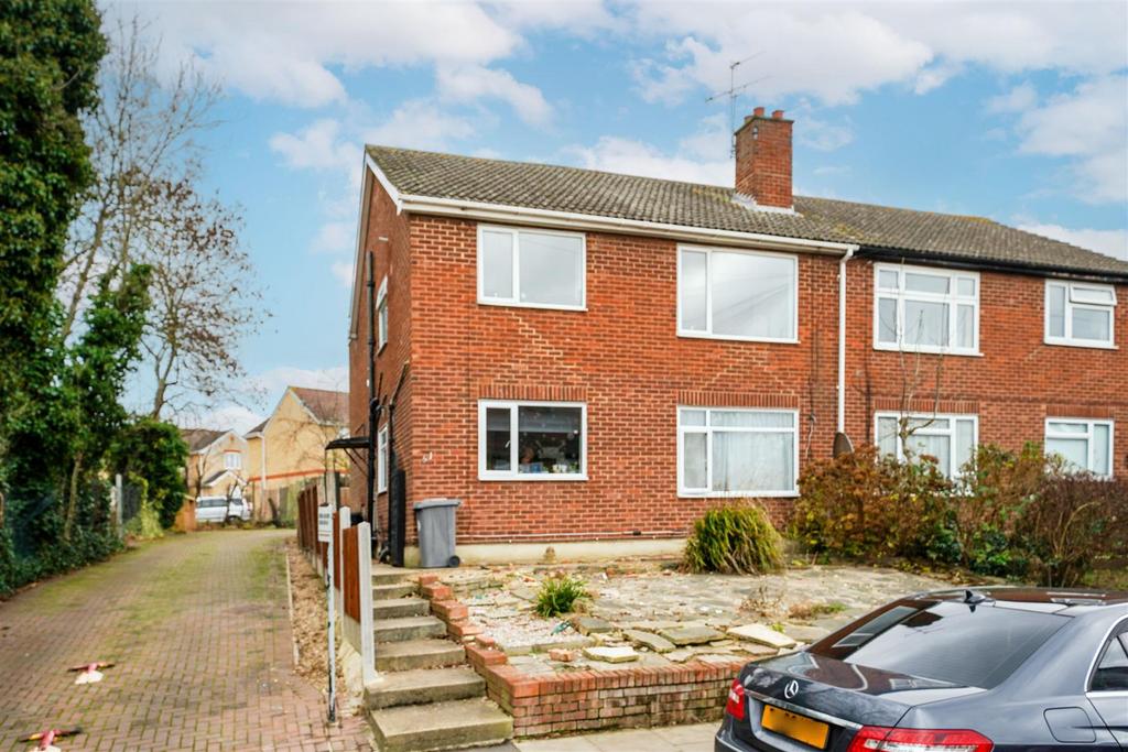 53 Roding Lane North-20.JPG