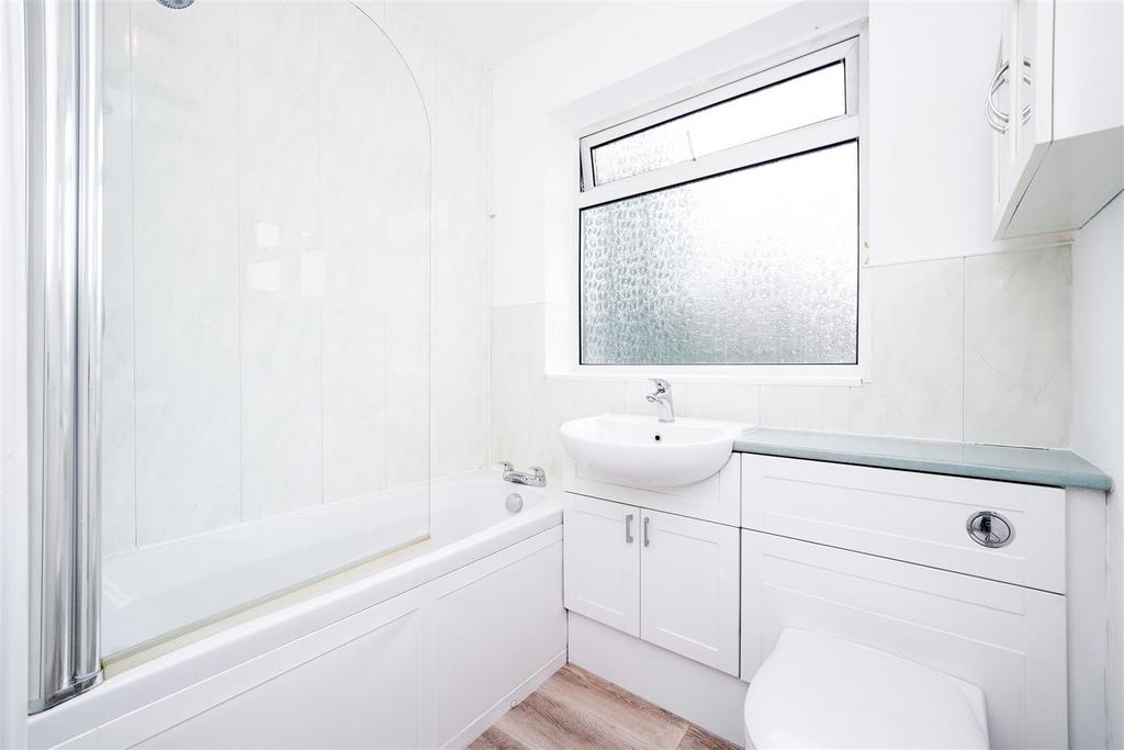 53 Roding Lane North-11.JPG