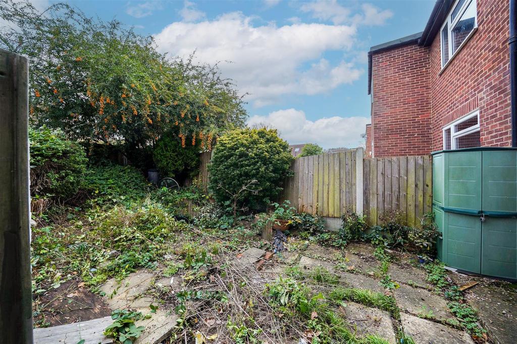 53 Roding Lane North-17.JPG