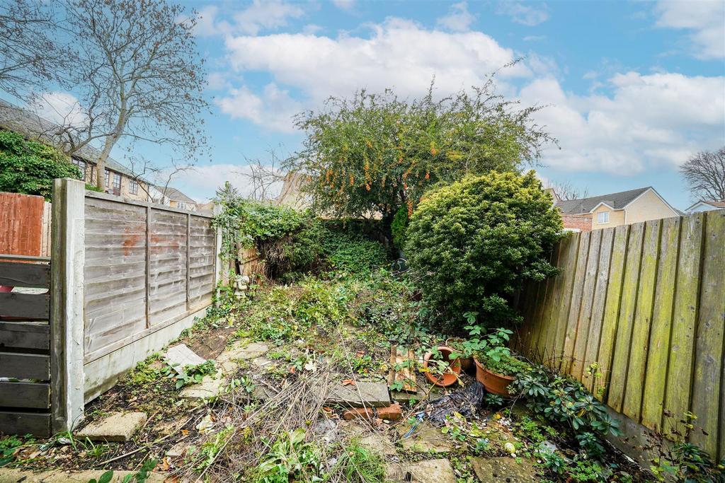 53 Roding Lane North-18.JPG