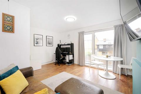 32 Norton Close, London, E4 8LS