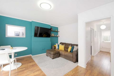 32 Norton Close, London, E4 8LS