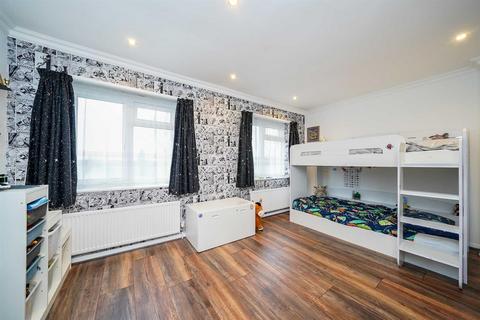 32 Norton Close, London, E4 8LS