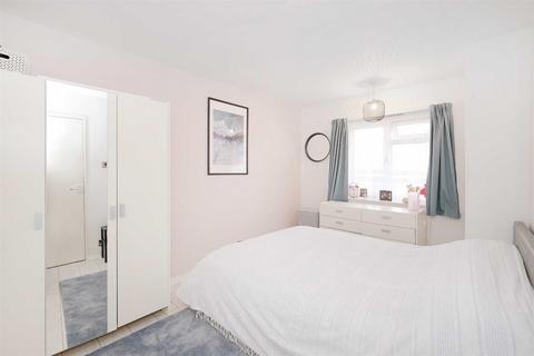 32 Norton Close, London, E4 8LS
