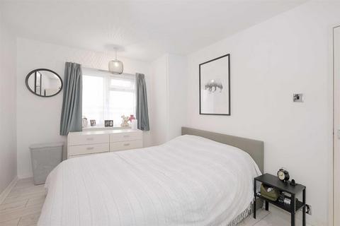 32 Norton Close, London, E4 8LS