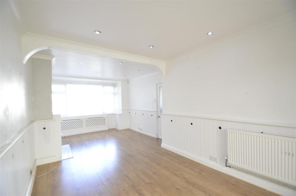 Western Avenue, Dagenham 3 bed terraced house to rent £2,000 pcm (£