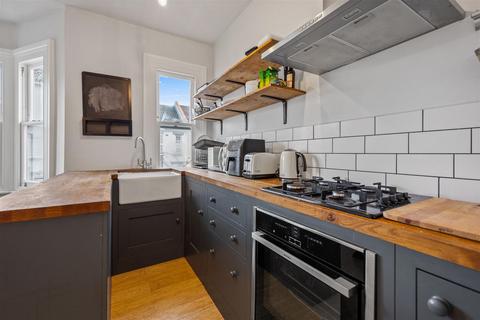 2 bedroom flat for sale - Napier Road, Kensal Green, NW10