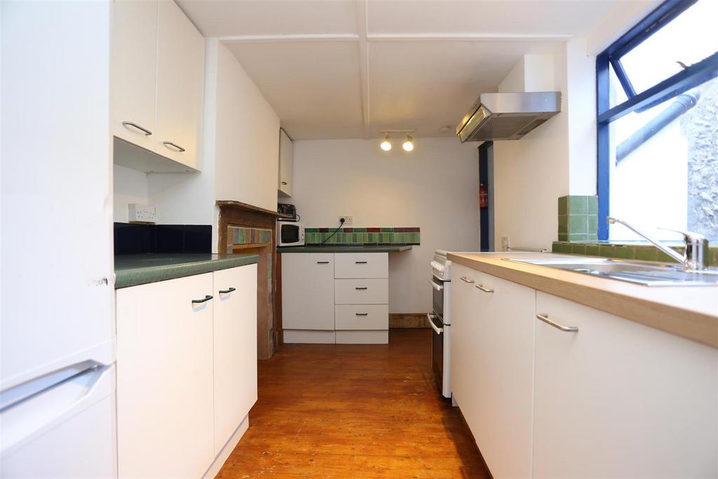 10 Viaduct Road Kitchen (1).JPG