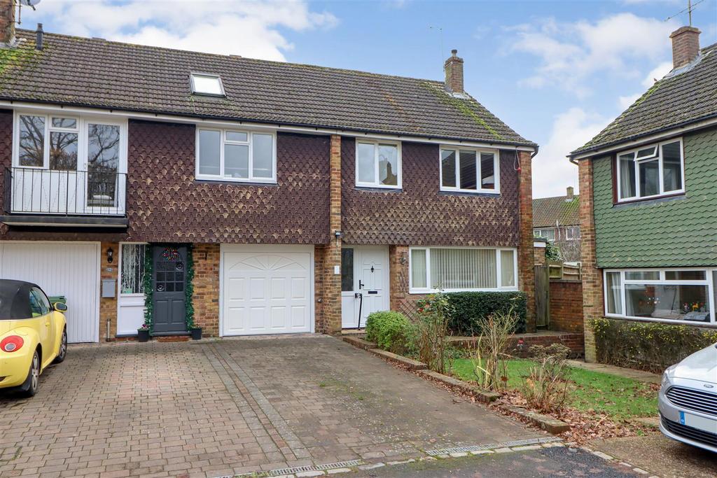 Lambs Crescent, Horsham 3 bed end of terrace house £450,000