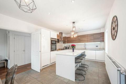 105 Morphou Road, London, NW7 1BG