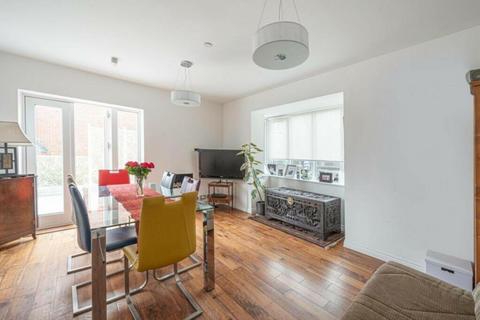 105 Morphou Road, London, NW7 1BG