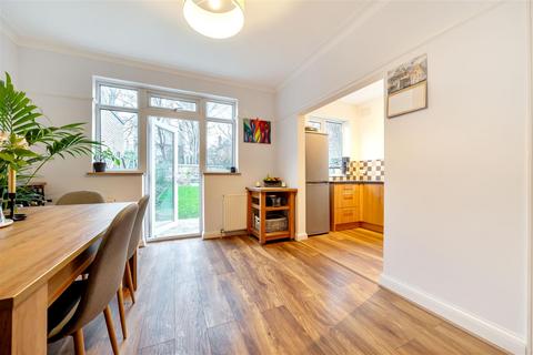 17 Devonshire Crescent, London, NW7 1DN