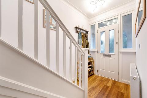 17 Devonshire Crescent, London, NW7 1DN