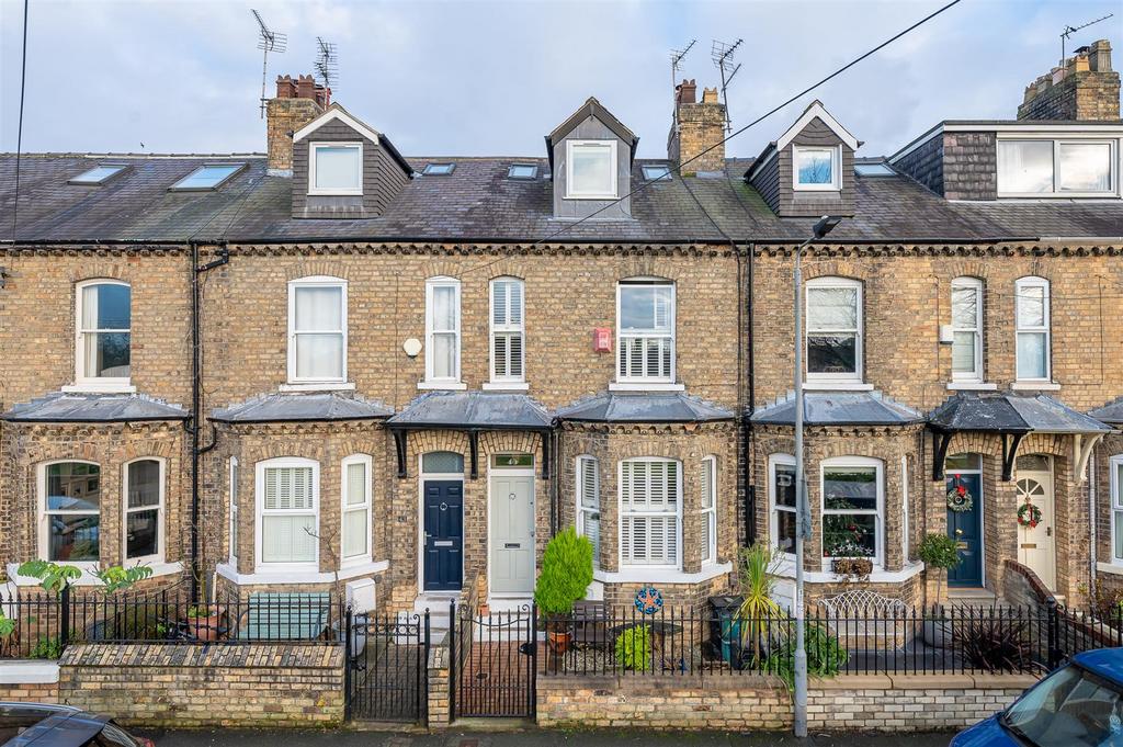 Albemarle Road, South Bank, York, YO23 1EP 3 bed terraced house for
