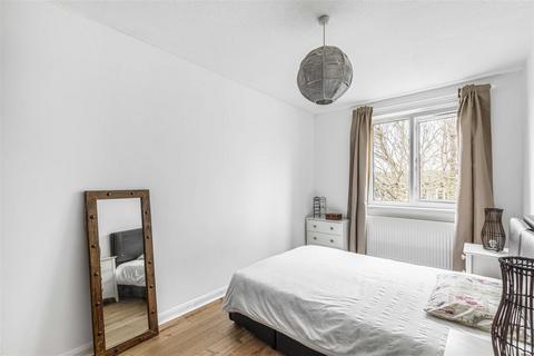 1 bedroom flat for sale, Burke Close, Putney, SW15