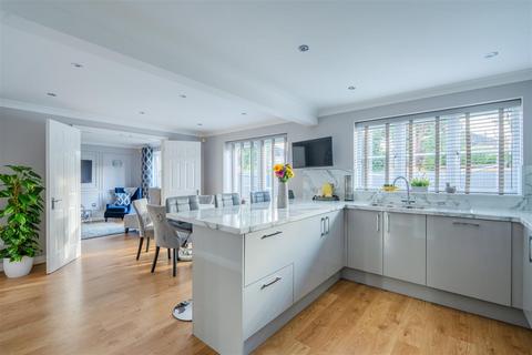 3 Badgers Holt, Bristol, BS14 9HL