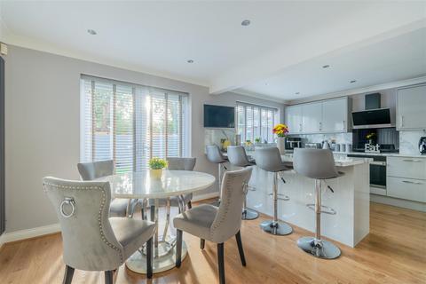 3 Badgers Holt, Bristol, BS14 9HL