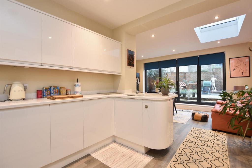 Tower Road, St. LeonardsOnSea 5 bed terraced house for sale £435,000