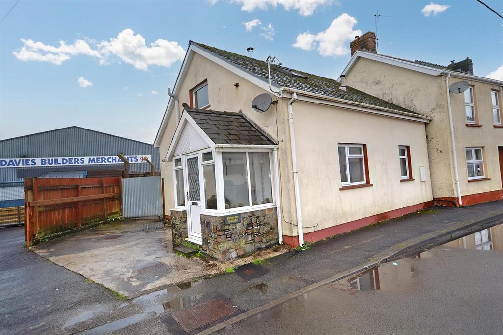 3 Station Road, Whitland 2 bed detached house £135,000
